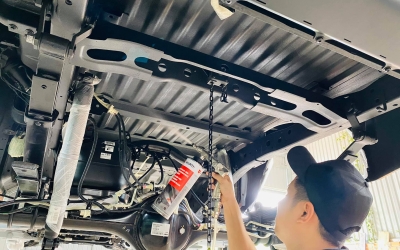 Phủ gầm ô tô - Phủ lớp áo giáp xe tăng độ bền tại Win Wash Auto